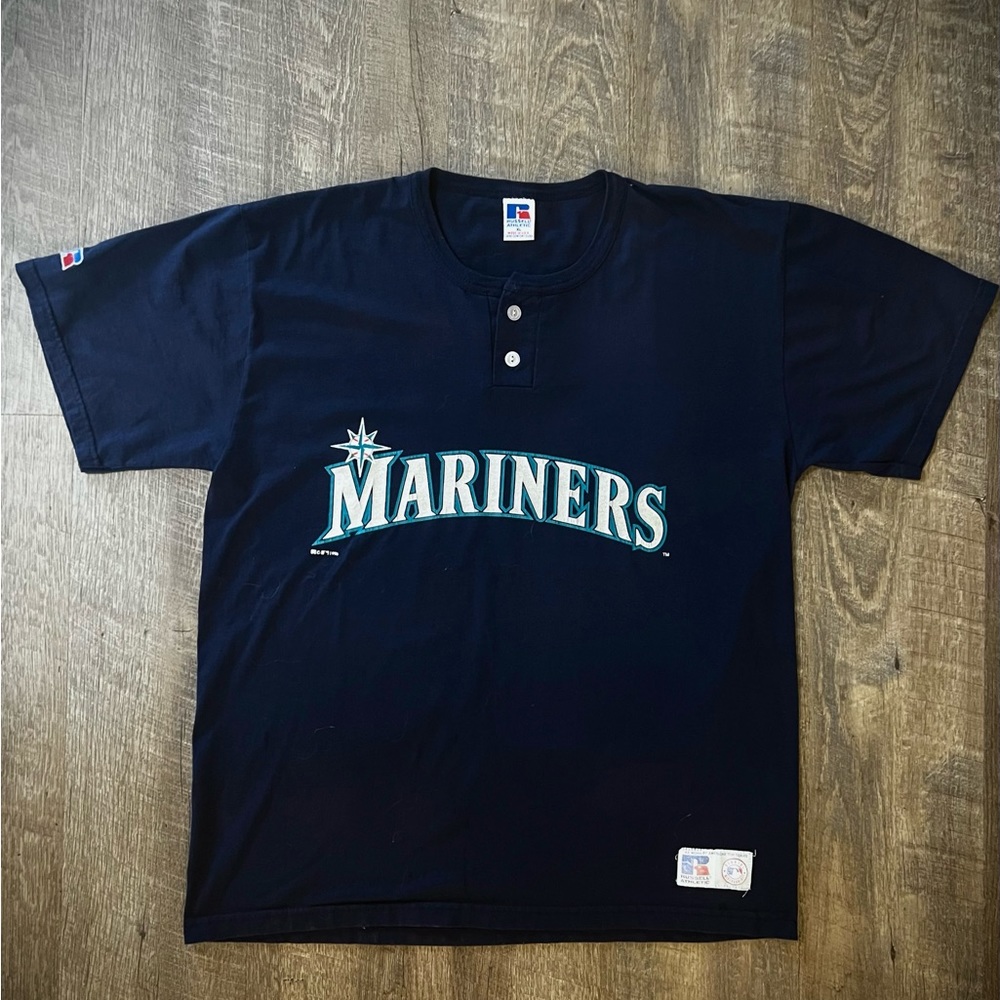 Vintage Russell Athletic 1996 Seattle
Mariners Button T-shirt